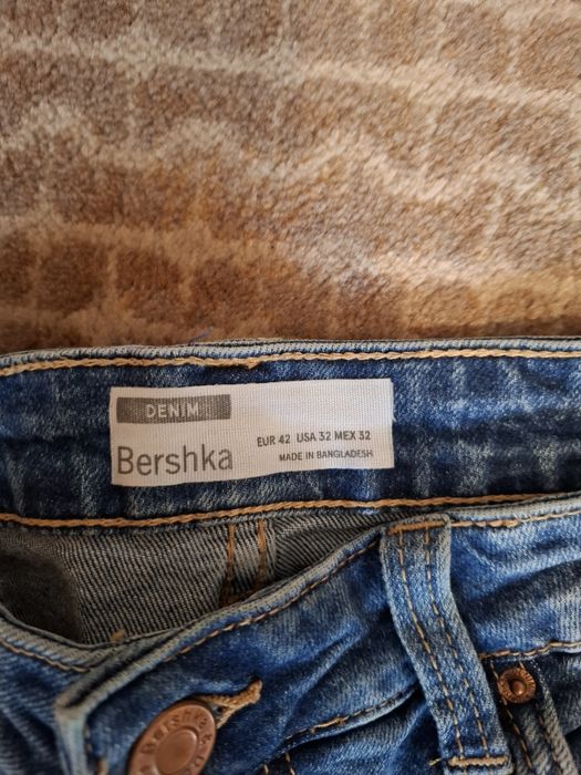 Blugi albaștri bershka marimea 32