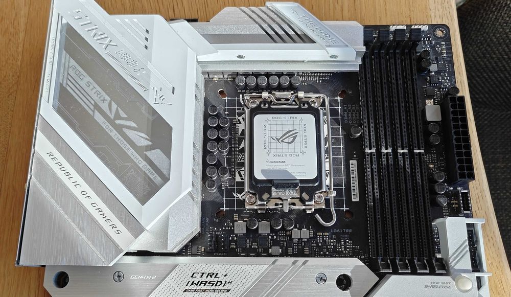 Дънна платка / Дъно ASUS Rog Strix Z690-A Gaming WiFi Mainboard