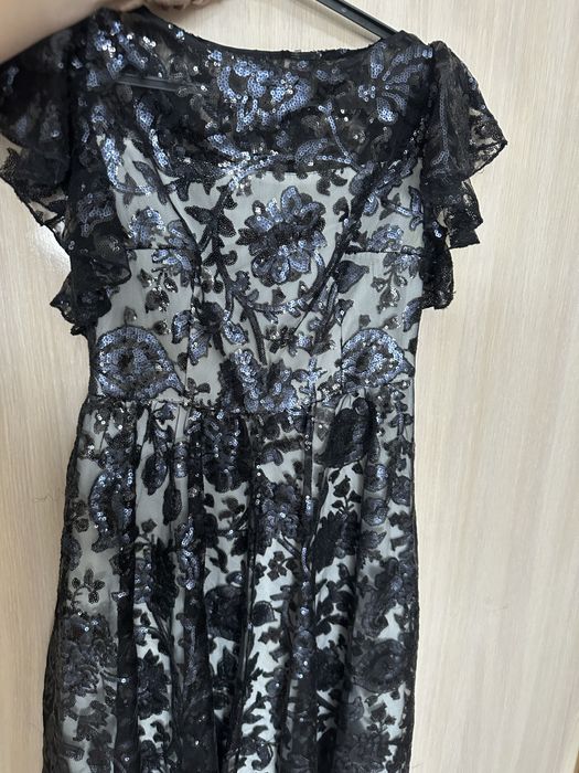 Продам платье , красивое , переливается, из пайеток, очень нарядное