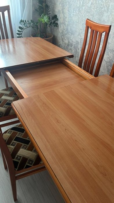 Продам деревянный стол и 6 стульев