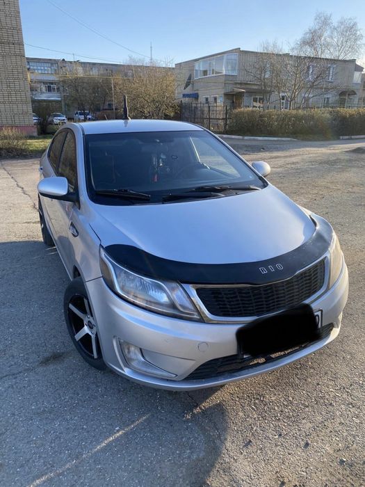 Продам машину Kia Rio 2012 года