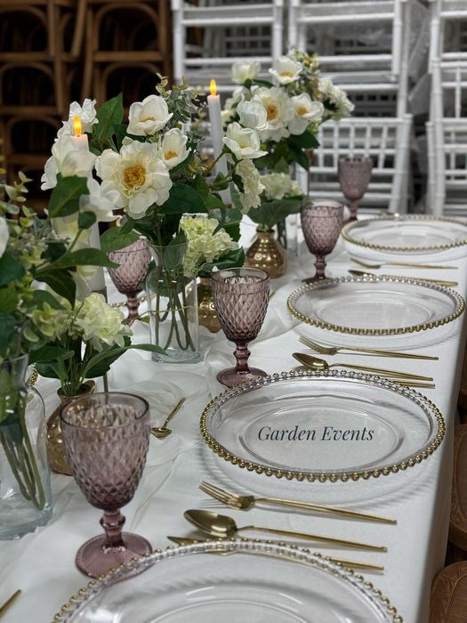 Mese scaune vesela de inchiriat umbrele ghirlande luminoase