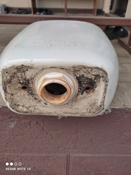 Унитаз и бочок от унитаза