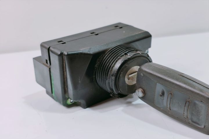 Contact  pornire + cheie 3D0905865E Volkswagen VW Touareg generatia 1