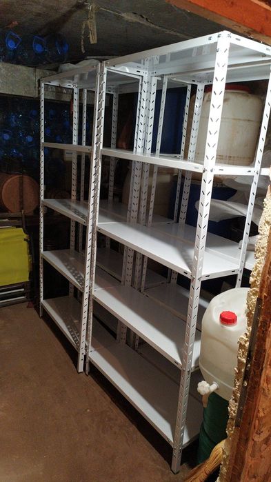Продавам стелажи