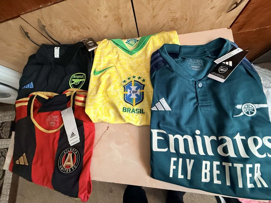Tricouri de fotbal noi cu eticheta