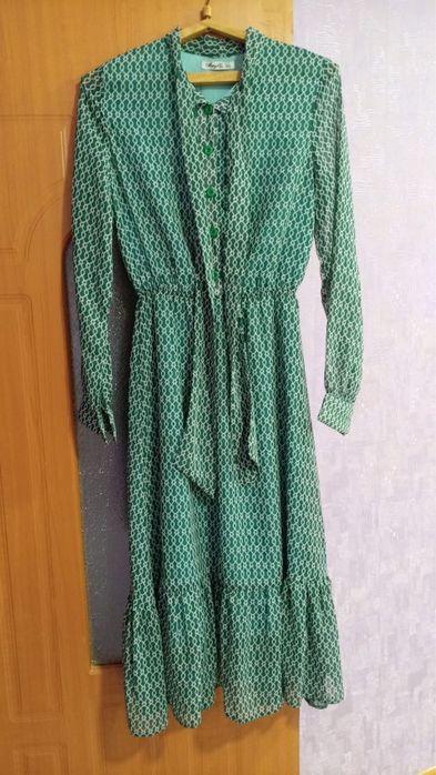 Продам платья, одевались по 1 разу