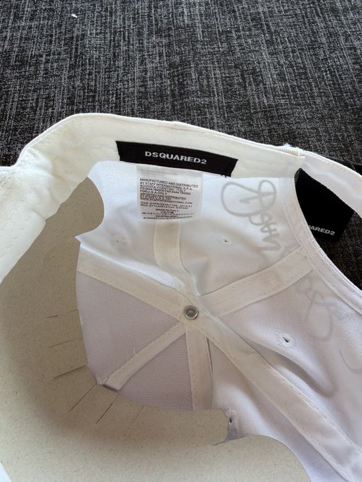 Шапка Dsquared2 бяла