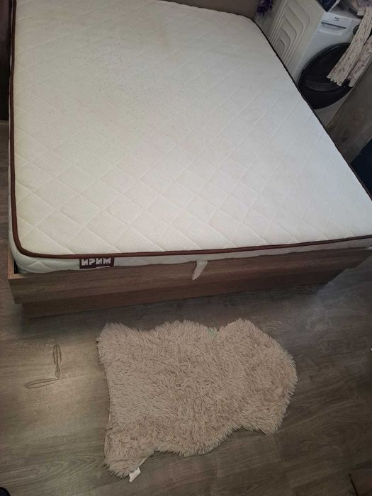 Еднолицев матрак в много добро състояние
