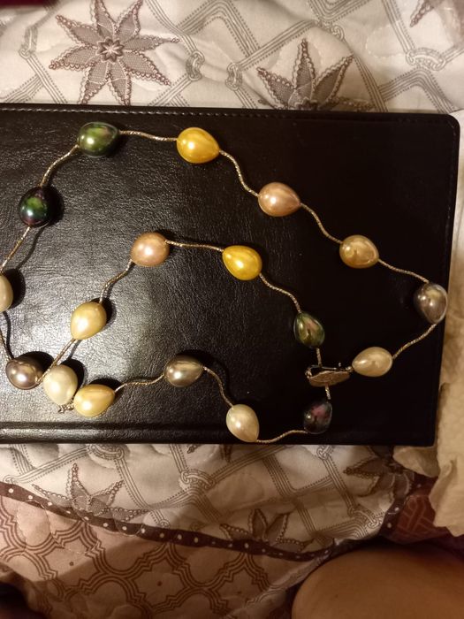Продаётся колье с жемчугом.