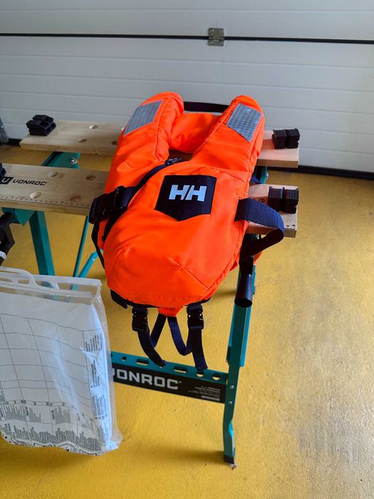 Vesta de salvare pentru copii 30N: Helly Hansen model Baby Safe+ (10-15kg)