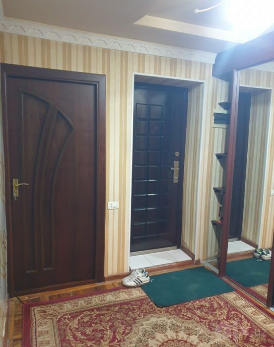 Янгийулда 3 хонали квартира сотилади.