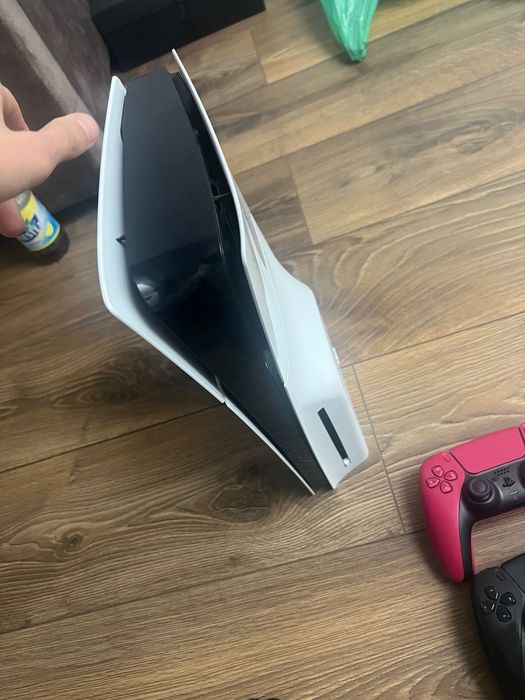 Vând ps5 varianta cu disc