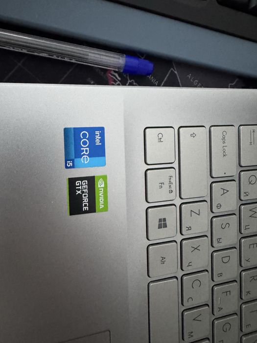 Asus vivobook sotiladi