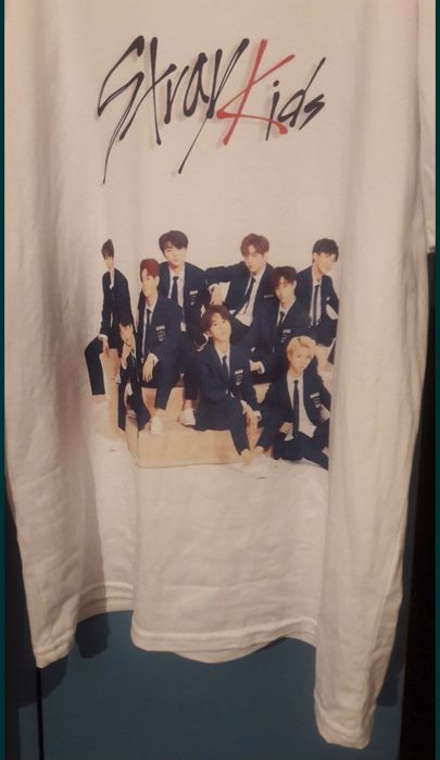 Продам футболку Starkids