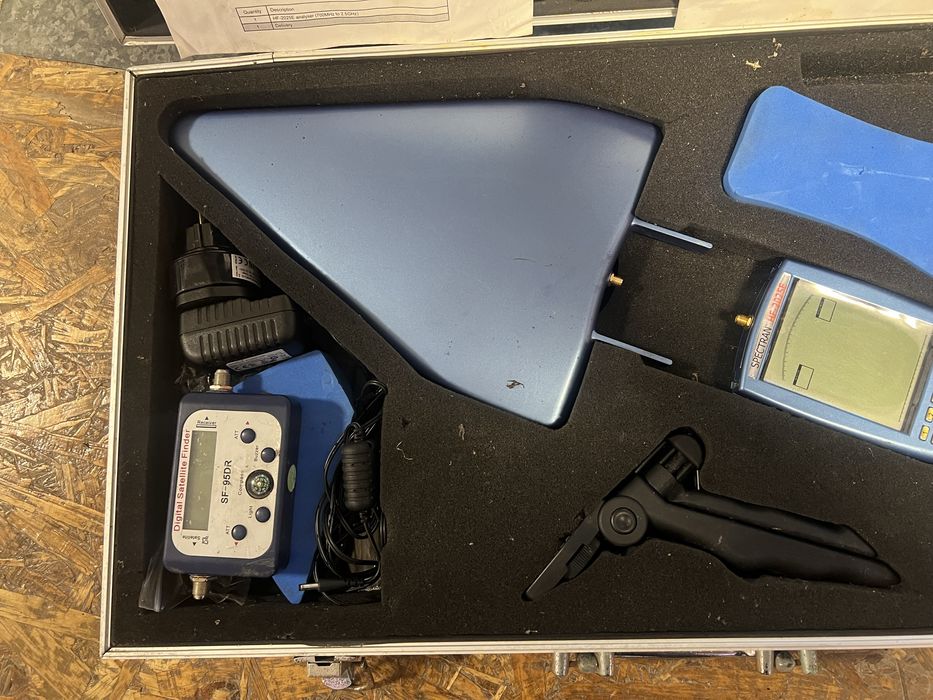 Спектрален анализатор от 700 до 2.5 GHz AARONIA