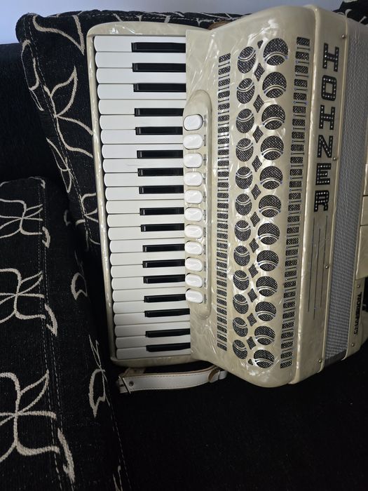 Acordeon Hohner champion 120 basii