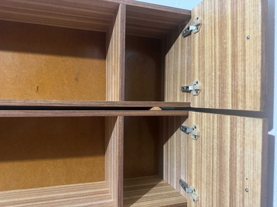 Удобные навесные полки.