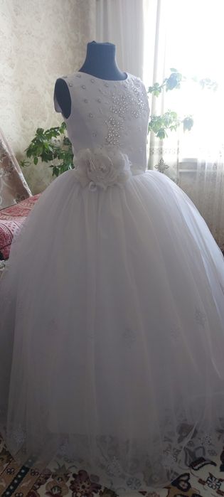 Продам бальные платья для девочек