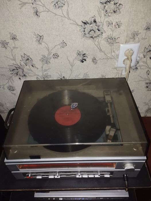 Проигрыватель Винила контата 204