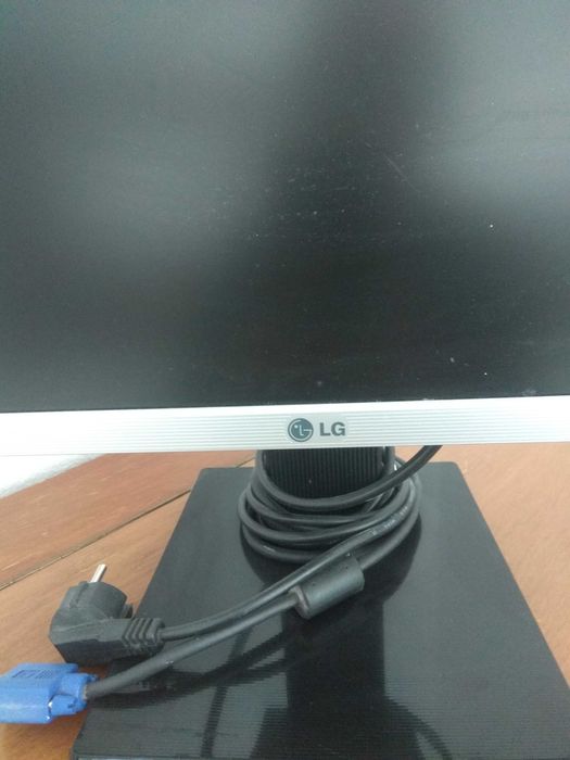 Монитор 17'' за компютър