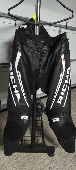 Pantaloni piele moto - Richa Assen - marime 50/M - aproape noi