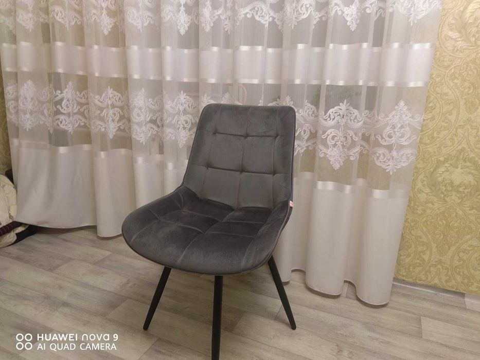 Продам 2 стула (крутящиеся)