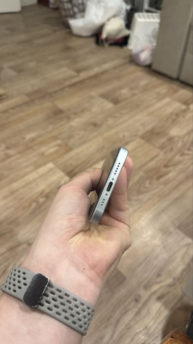 Iphone 15 128гб. Зарядк 88%