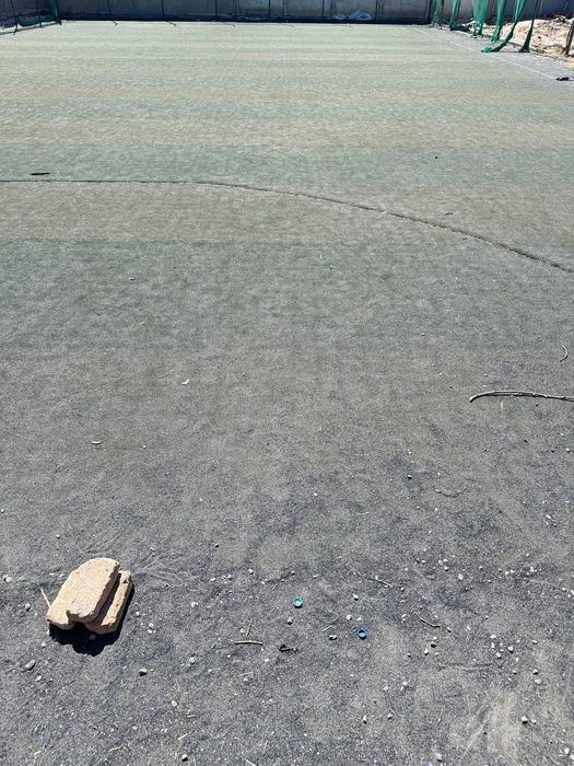 Mini stadiondan chiqgan gazon, xolati yaxshi