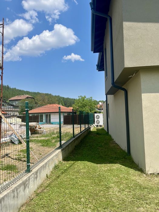 Продава се Къща в Перник, Мошино - 208 кв.м за 1924 €/кв.м - Снимка #2