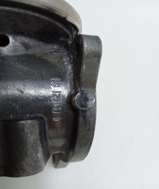 Supapa EGR 038129637D Volkswagen VW Passat B6 seria