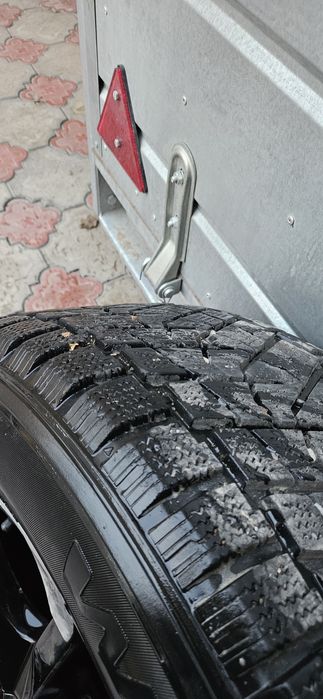 Продам шины с дисками r20