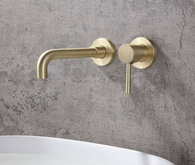 Baterie lavoar aurie cu montare in perete model vintage