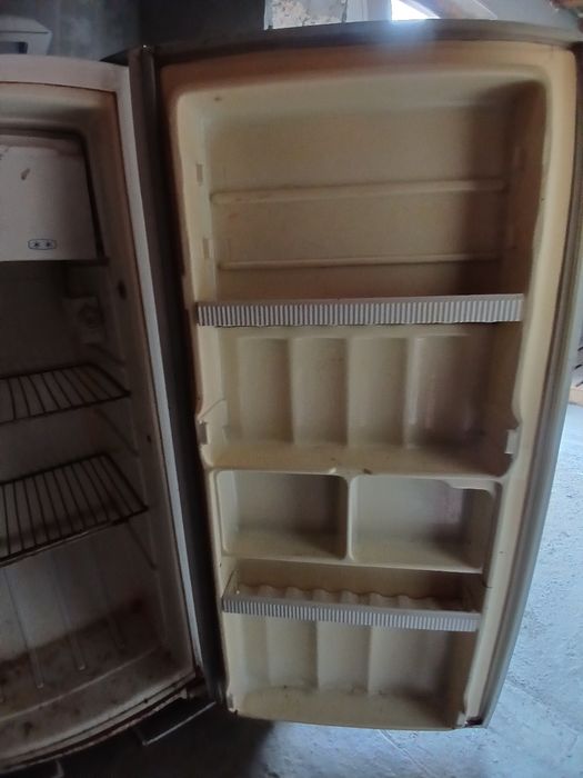 Холодильник работает