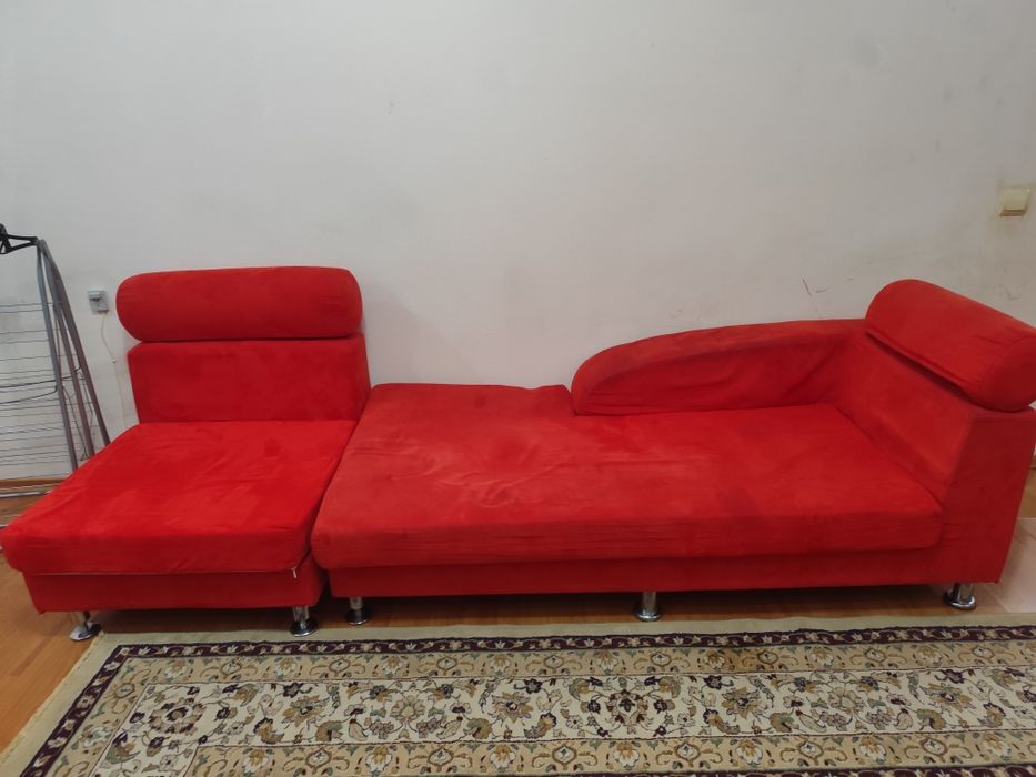 Продам 2 дивана крассный