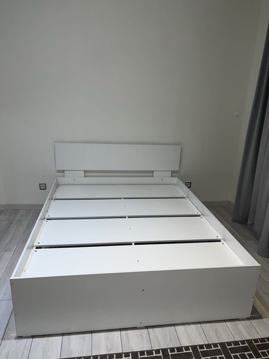 Кровать 208х160 и 2 тумбочки