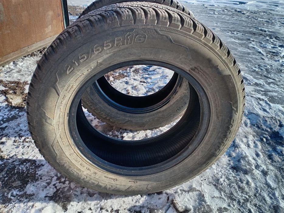 Продаеться шины на иномарку