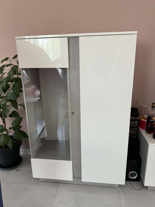Vand mobilier de sufragerie