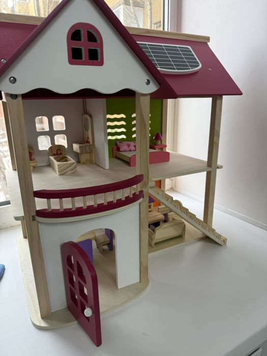 Продам кукольный домик