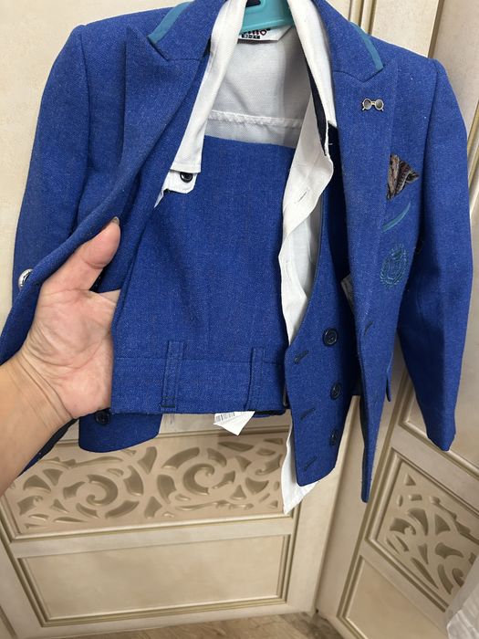 Продается детский костюм тройка