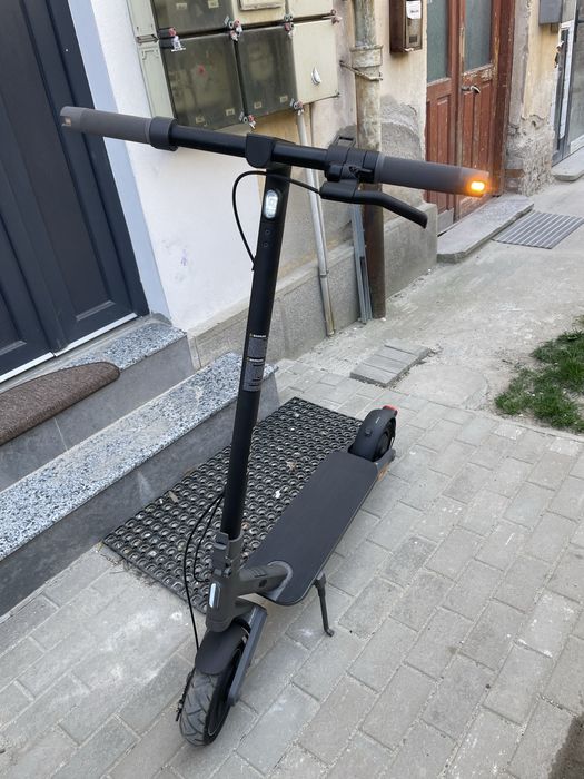 Vînd trotinetă electrică Xiaomi 4 Ultra.