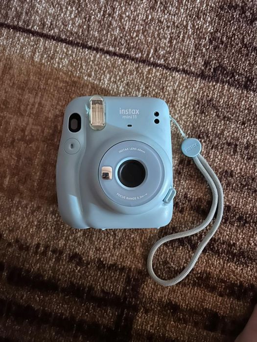 Продава се instax mini11 светлосин