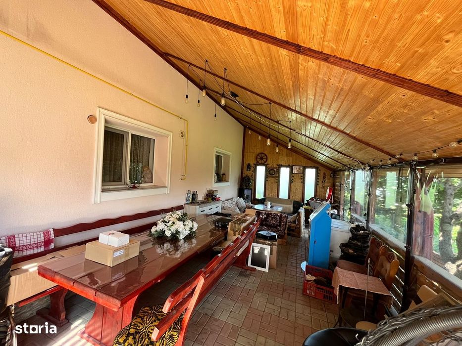 Casa P+M , foisor si bucatarie exteriora - Zona Cornisa