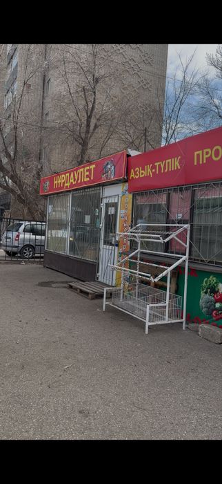 Продам контейнер со стелажами.