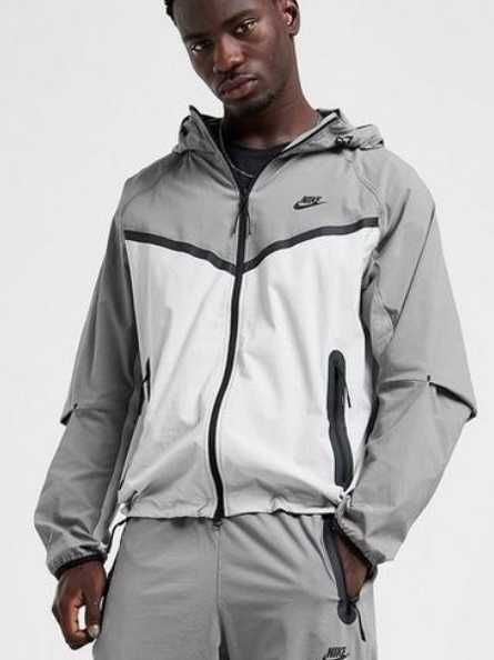 Nike tech woven size S