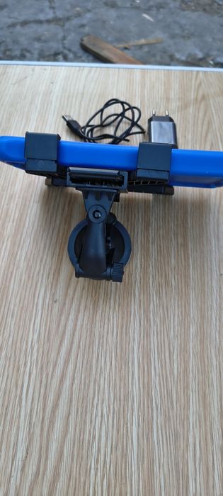 Vand tabletă Lenovo 250 ron.