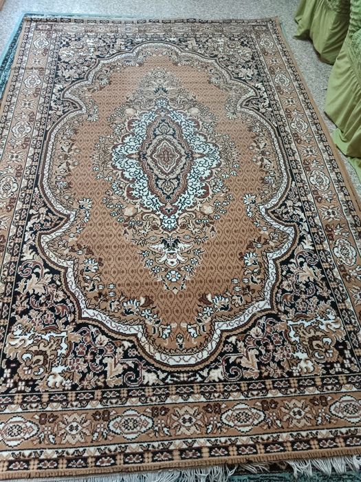 Ковер б/у, в хорошем состоянии