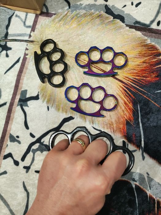 Rozeta Box otel, color sau negru