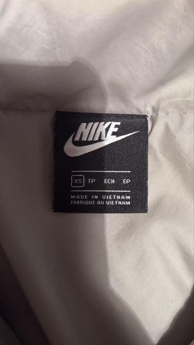 Оригинално зимно яке на Nike с качулка.