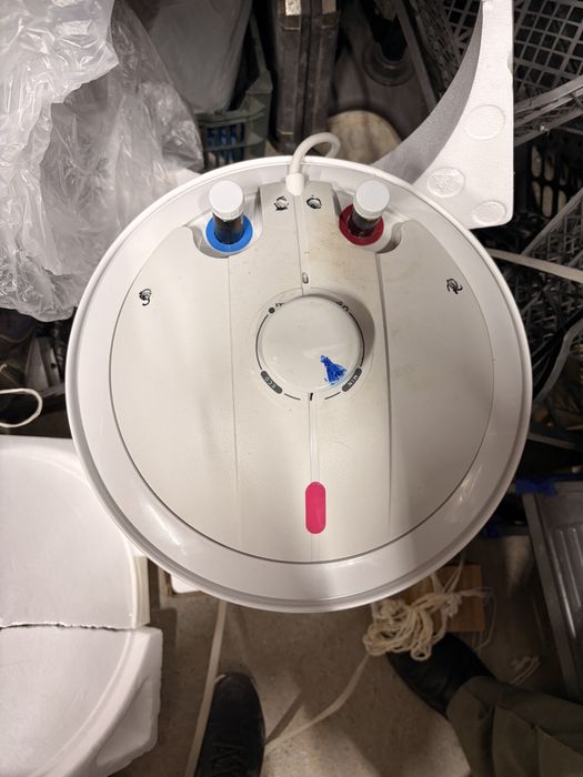 Продам водонагреватель бойлер 30л